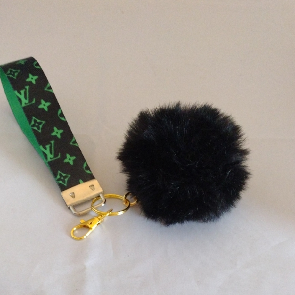 Fashion Pom Pom Keychain - Picture 2 of 2